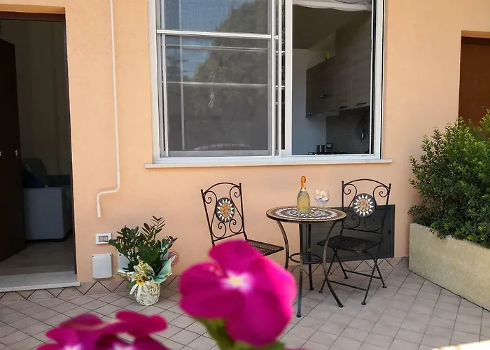 ゲストハウス Tiny House Naxos ジャルディーニ・ナクソス